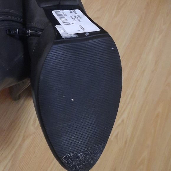 Le Chateau boots - Picture 6 of 10